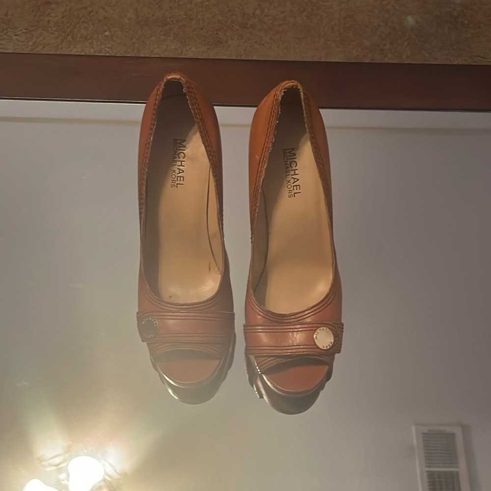 MICHAEL KORS LEATHER HEELS